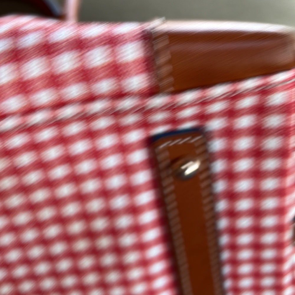 Leather purse, this bad holds so much! I love this bag - ready for a new one! - Picture 8 of 10